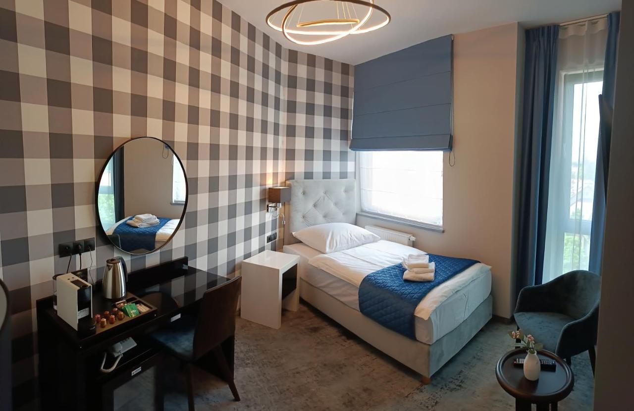 Hotel Sanova Jarosław Buitenkant foto