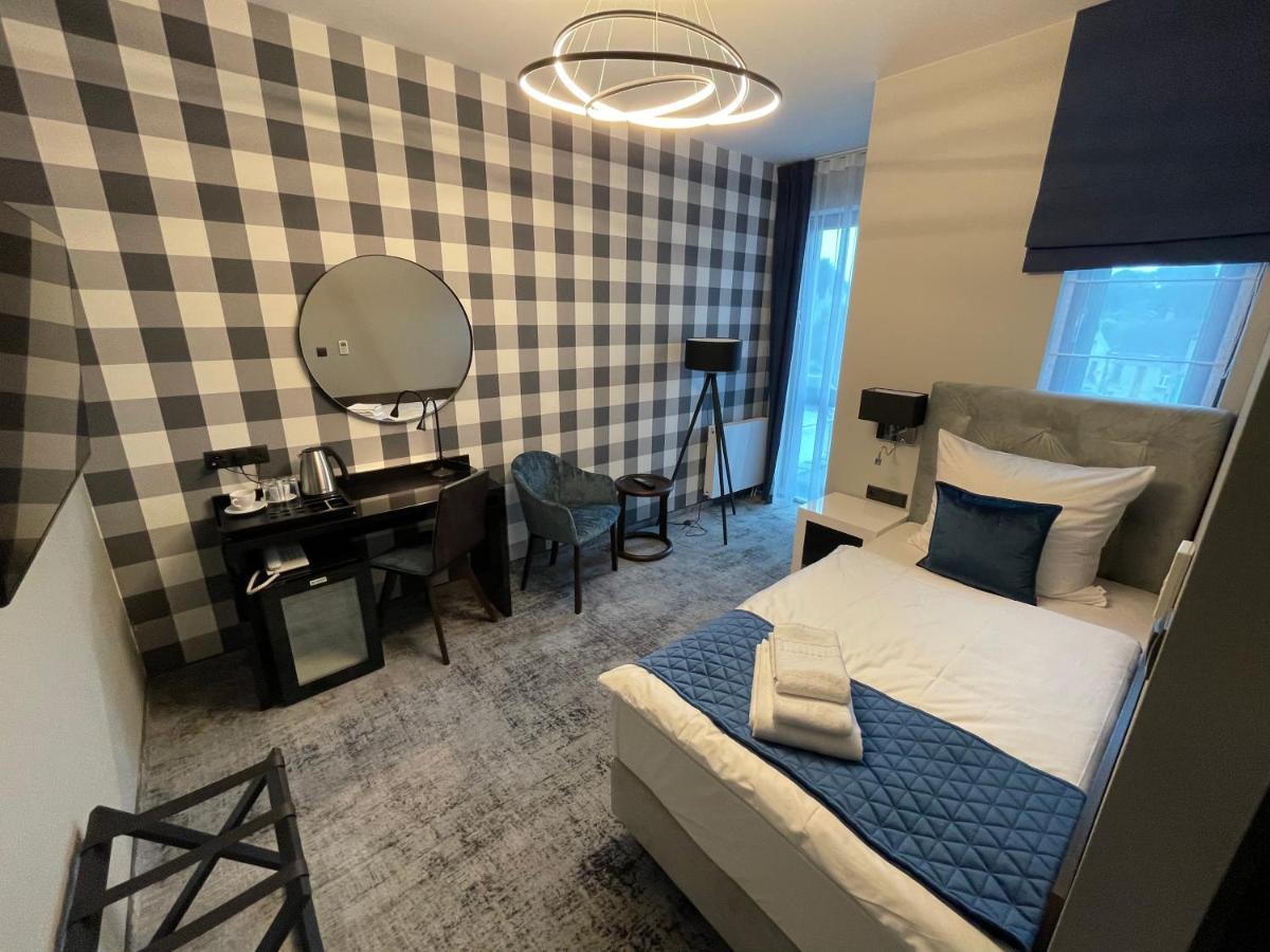 Hotel Sanova Jarosław Buitenkant foto