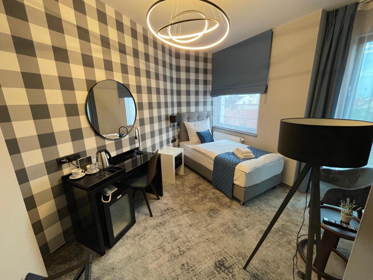 Hotel Sanova Jarosław Buitenkant foto