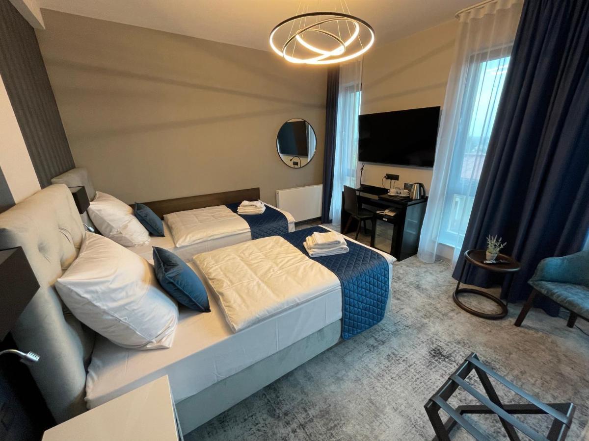 Hotel Sanova Jarosław Buitenkant foto