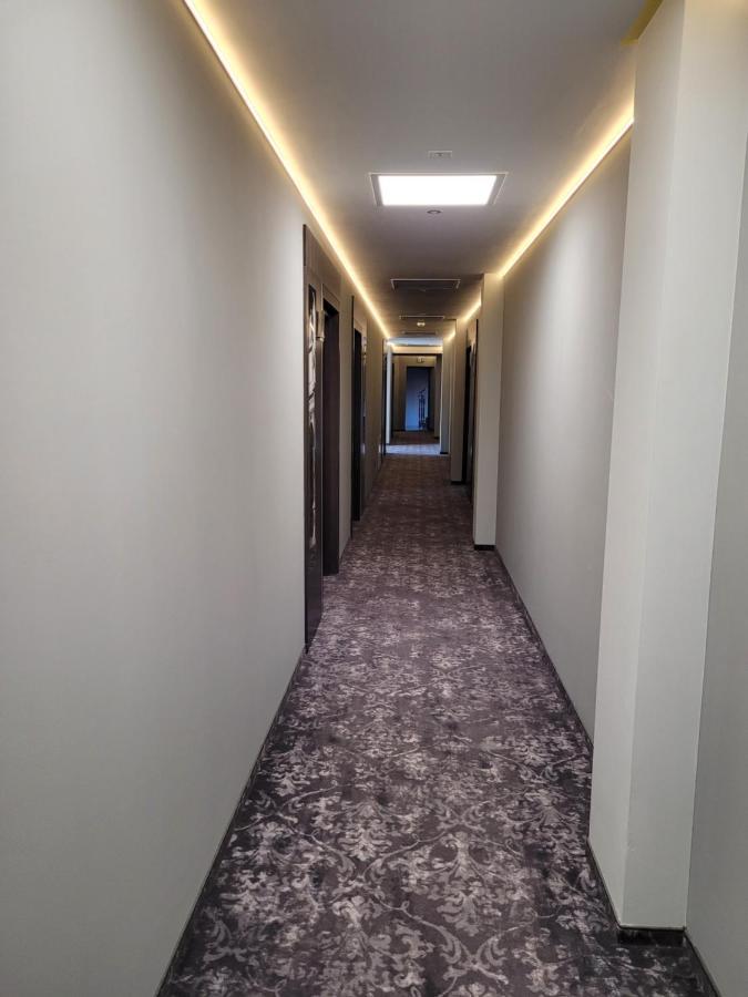 Hotel Sanova Jarosław Buitenkant foto