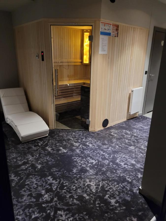 Hotel Sanova Jarosław Buitenkant foto