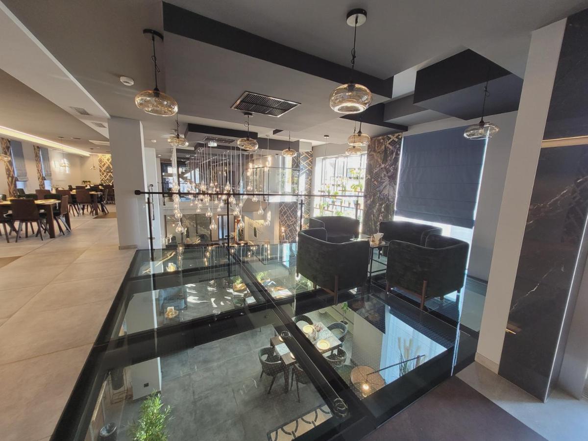 Hotel Sanova Jarosław Buitenkant foto