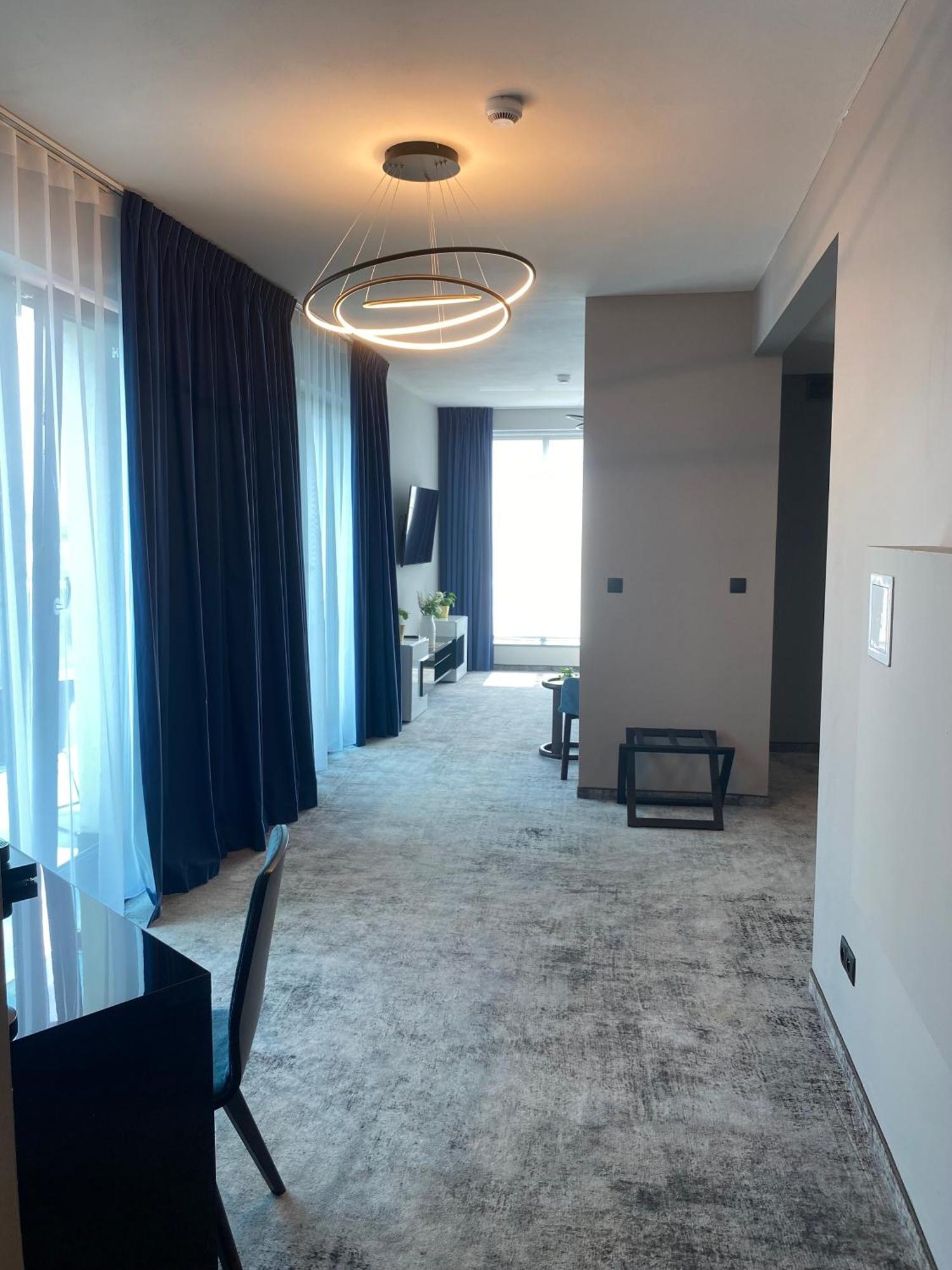 Hotel Sanova Jarosław Buitenkant foto
