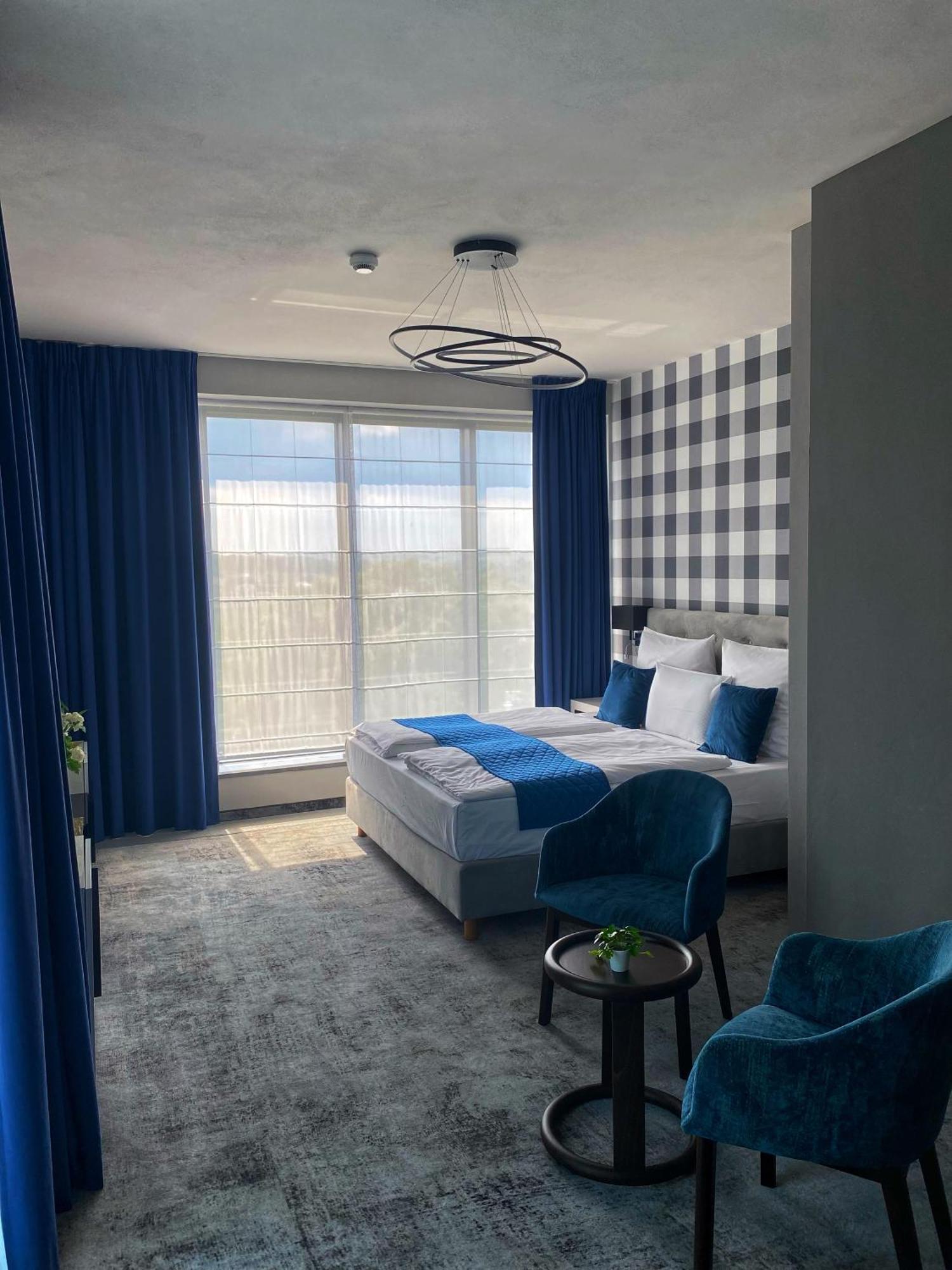 Hotel Sanova Jarosław Buitenkant foto