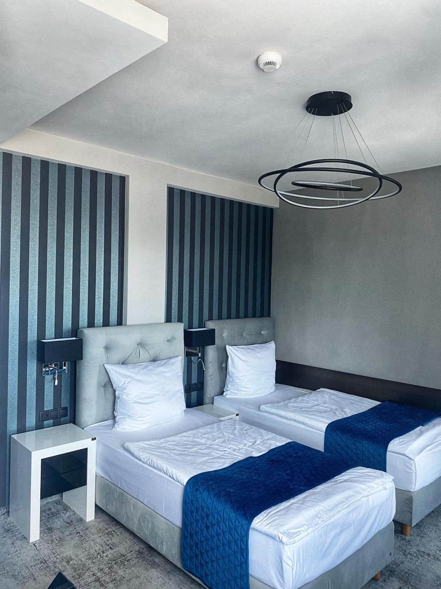 Hotel Sanova Jarosław Buitenkant foto