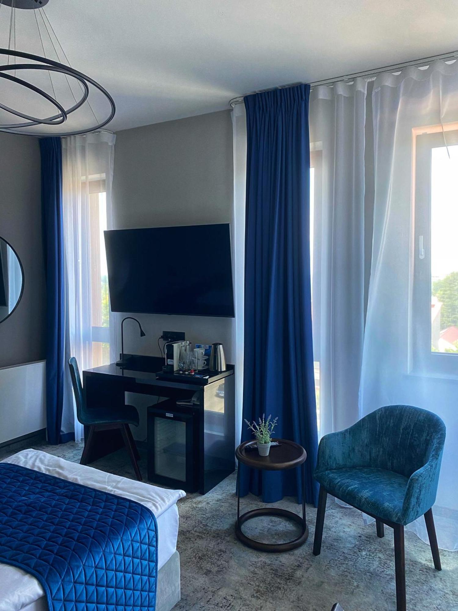 Hotel Sanova Jarosław Buitenkant foto