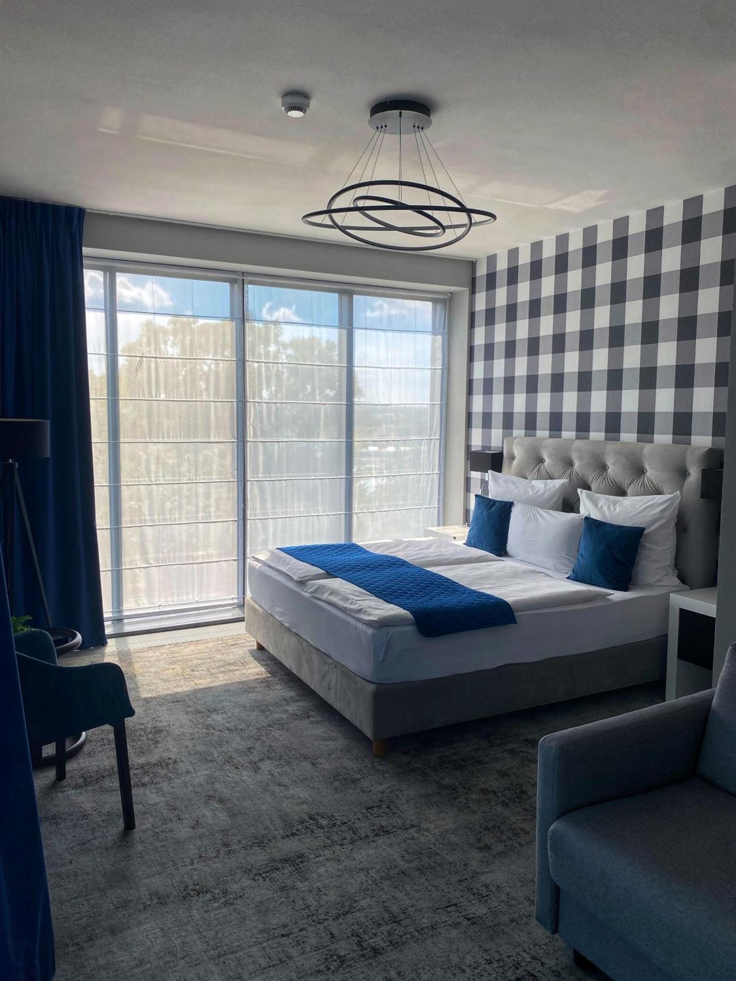 Hotel Sanova Jarosław Buitenkant foto