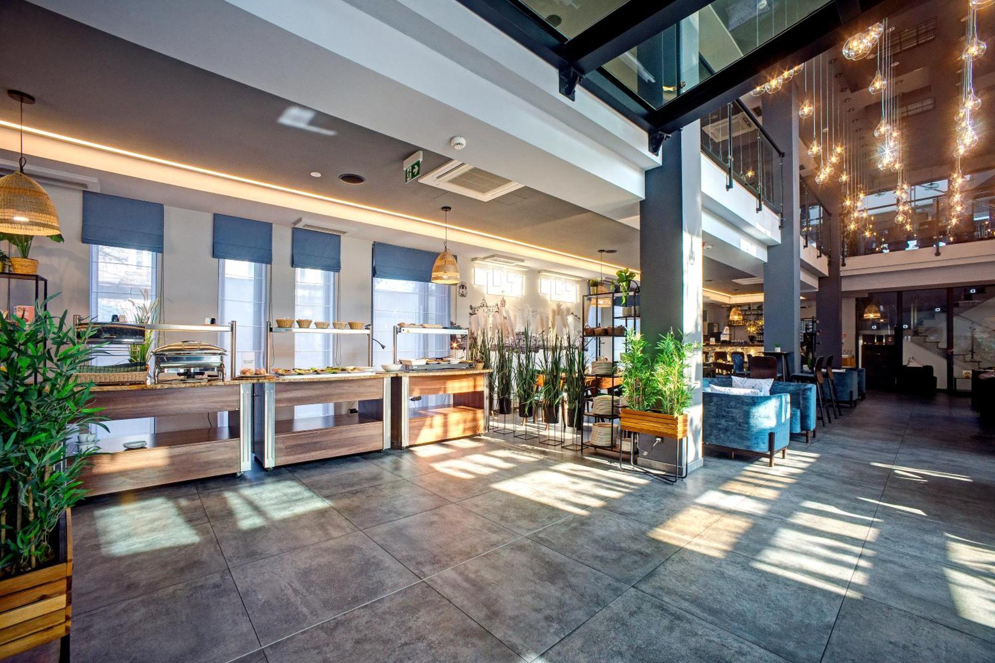 Hotel Sanova Jarosław Buitenkant foto