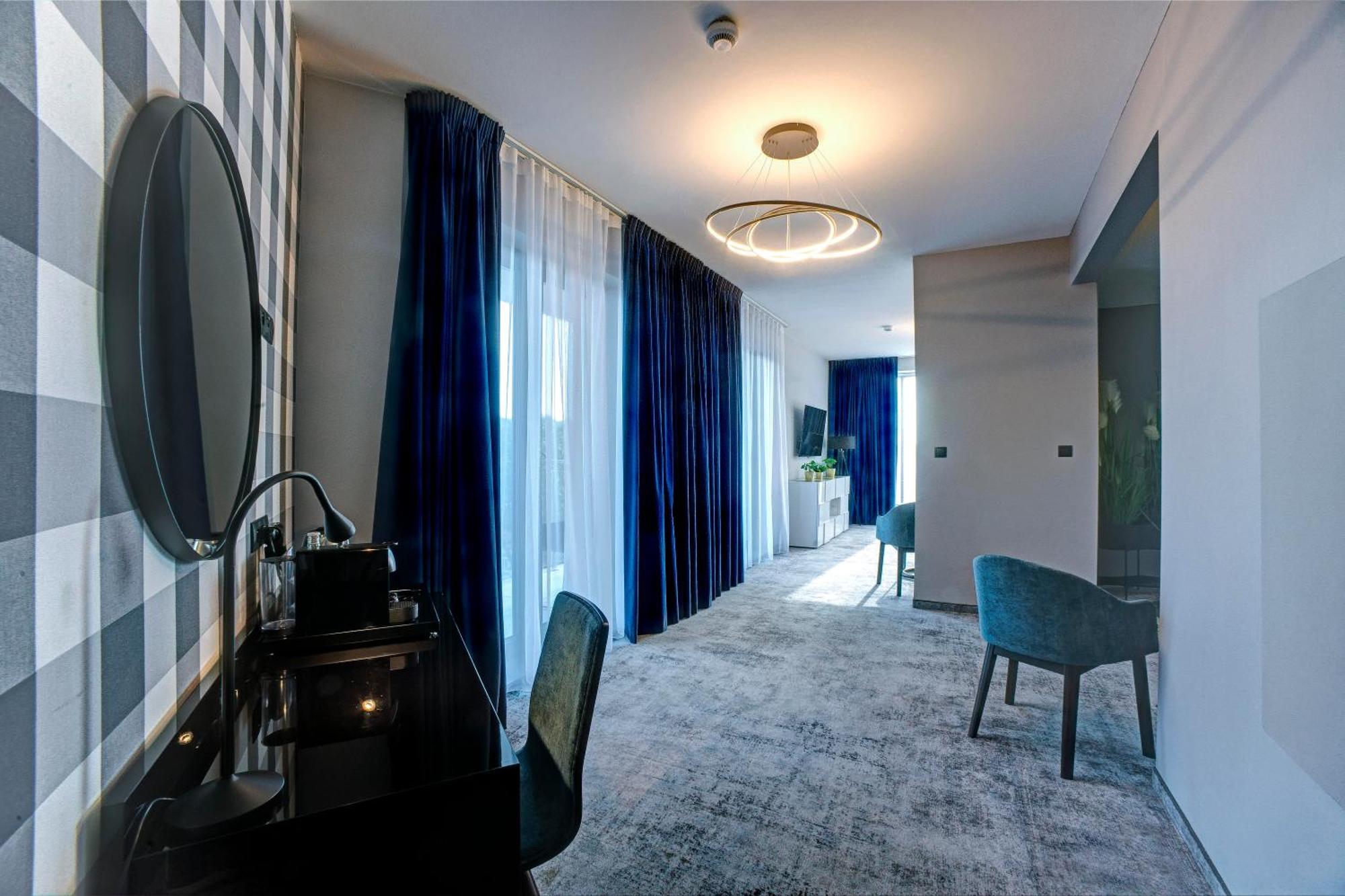 Hotel Sanova Jarosław Buitenkant foto